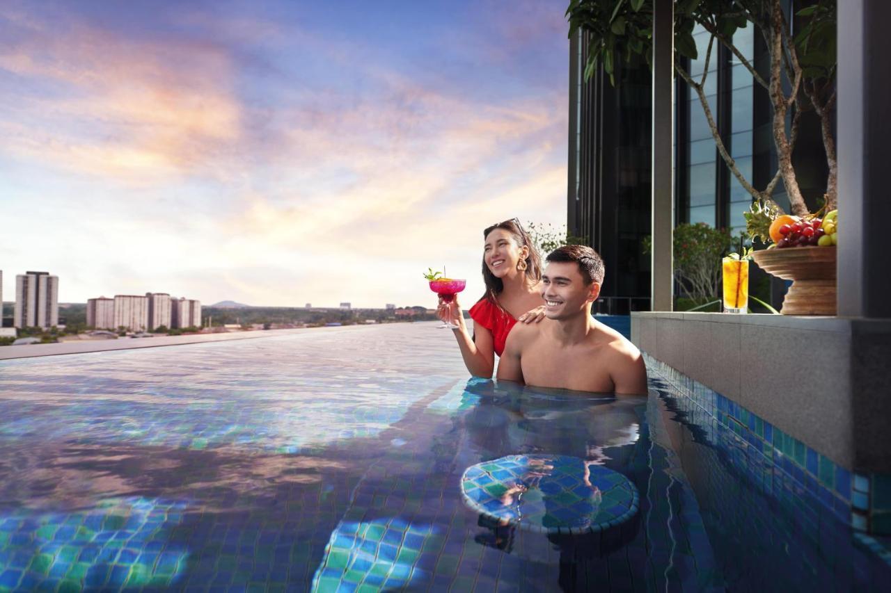 Doubletree By Hilton Shah Alam I-City Екстериор снимка Infinity Pool