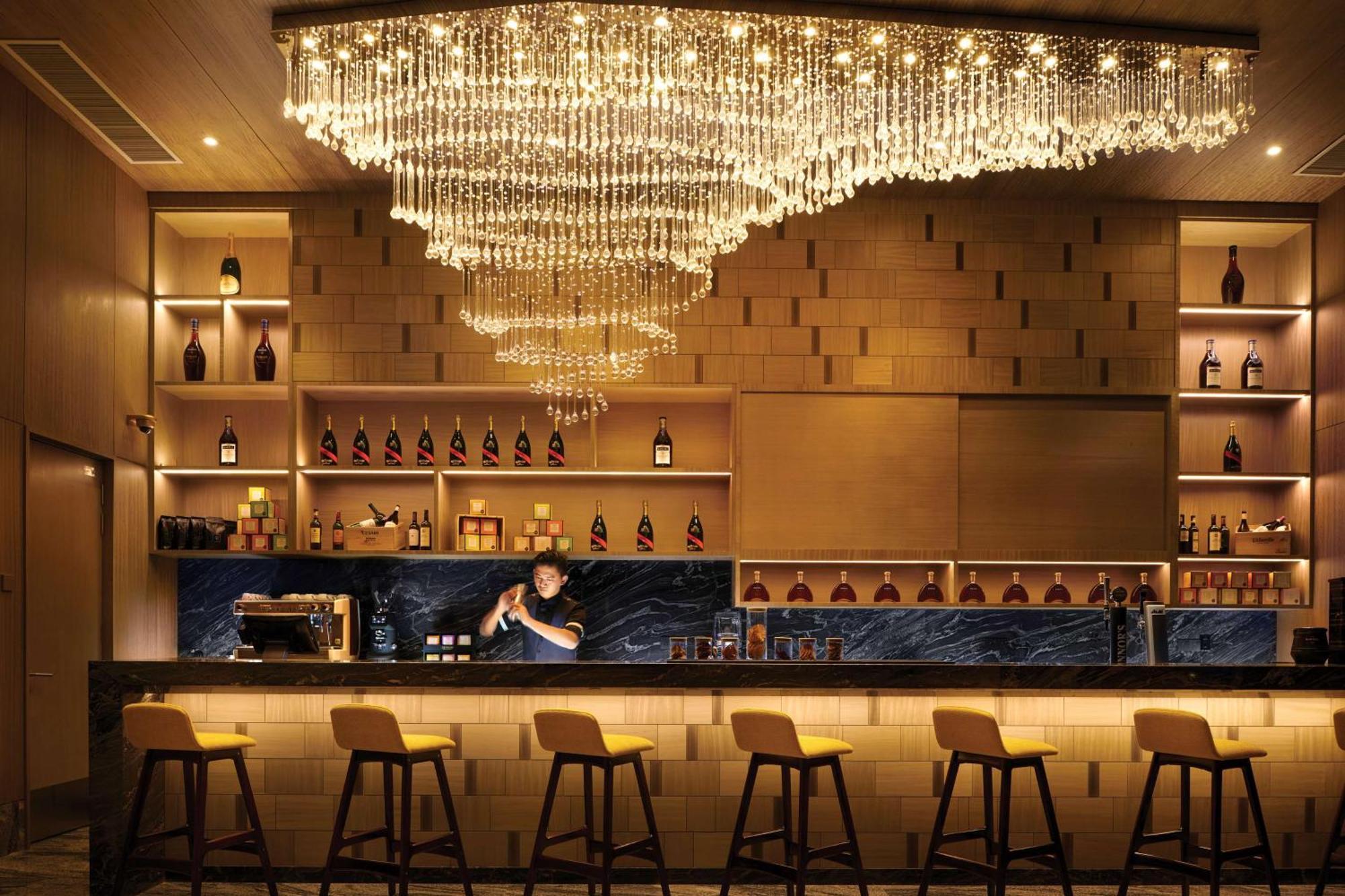 Doubletree By Hilton Shah Alam I-City Екстериор снимка The bar at the lobby