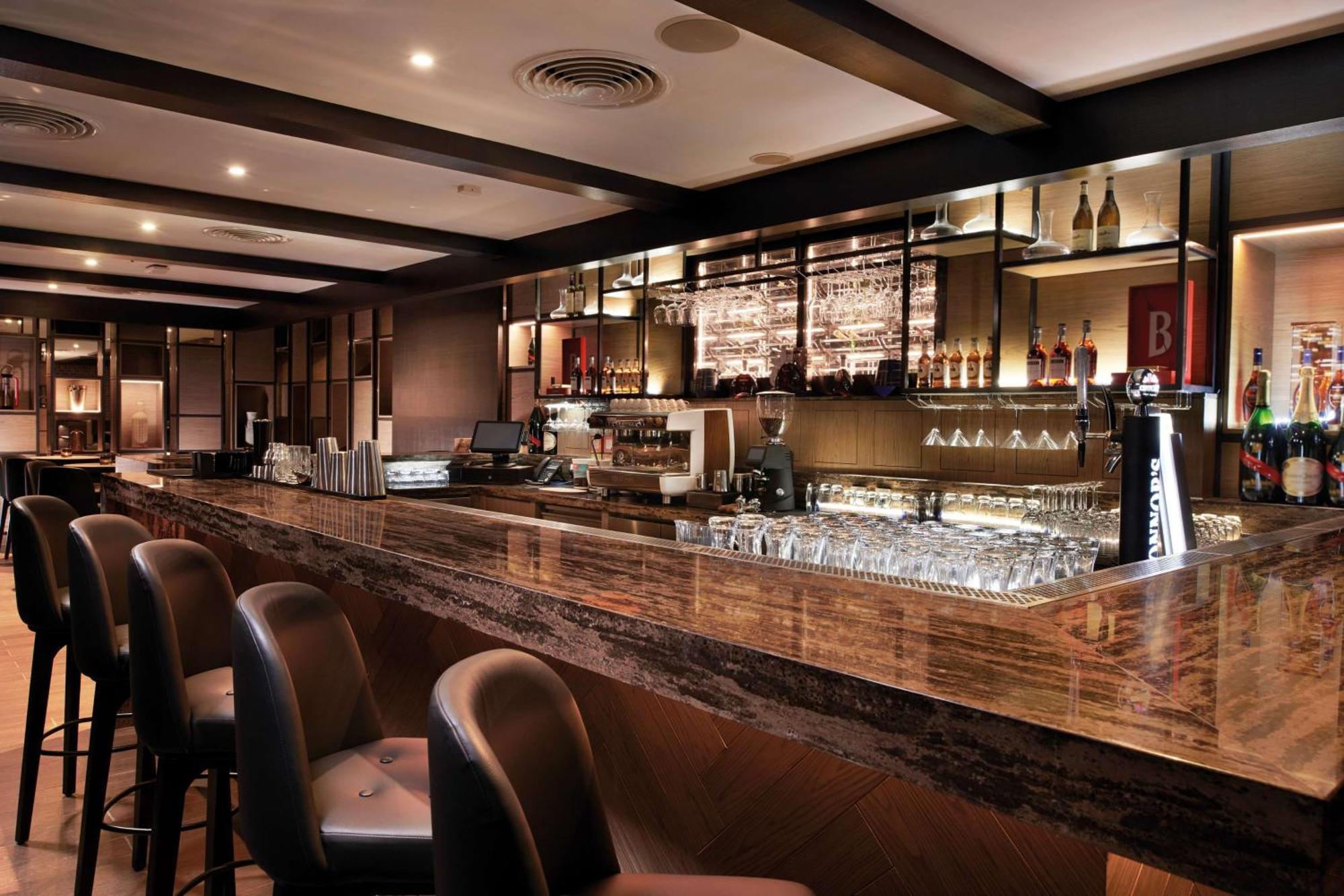Doubletree By Hilton Shah Alam I-City Екстериор снимка The bar at the B lounge