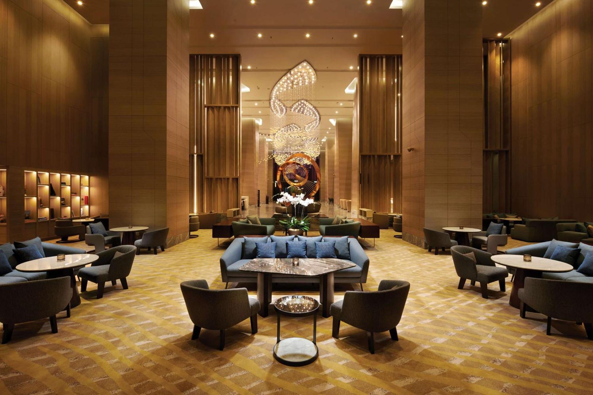 Doubletree By Hilton Shah Alam I-City Екстериор снимка The lobby of the hotel