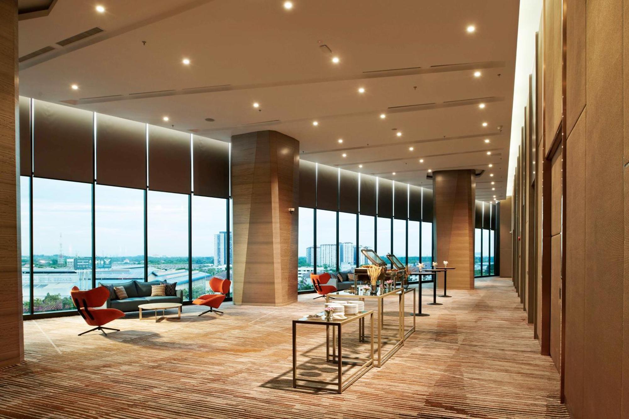 Doubletree By Hilton Shah Alam I-City Екстериор снимка The 360° Lounge